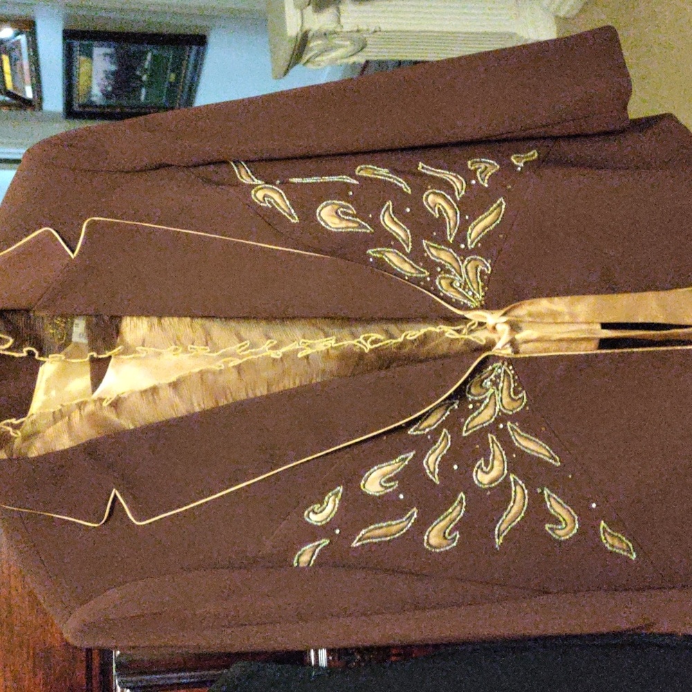 Suit - Picture 3 of 4